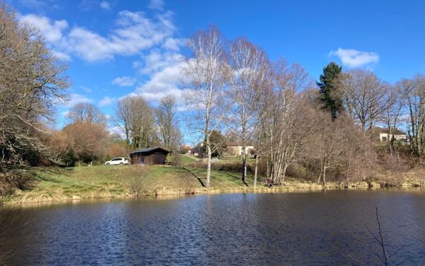 Terrain à vendre    Compreignac