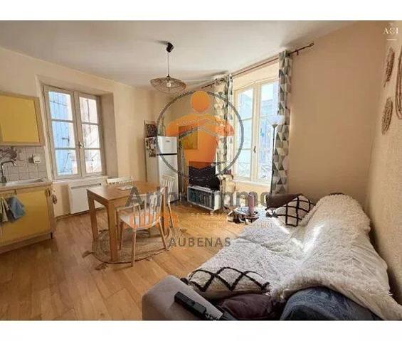 Vente                                                      Appartement
                        
                     3 pièces                      35 m2                     à Aubenas