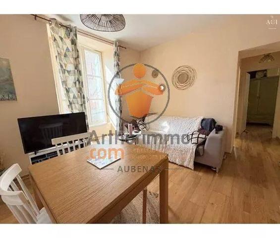 Vente                                                      Appartement
                        
                     3 pièces                      35 m2                     à Aubenas