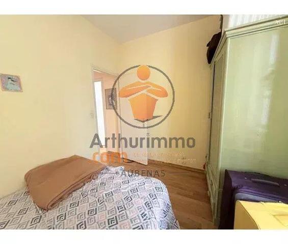 Vente                                                      Appartement
                        
                     3 pièces                      35 m2                     à Aubenas