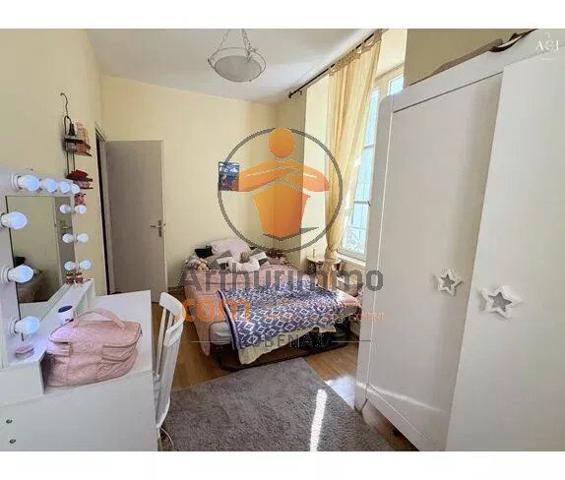 Vente                                                      Appartement
                        
                     3 pièces                      35 m2                     à Aubenas