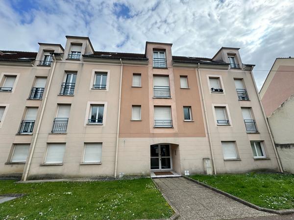Appartement 3 pièces 67 m² à vendre à Étampes, balcon, 2 parkings, cave, proche gare RER C