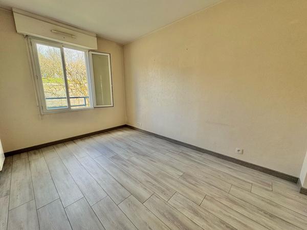 Appartement 3 pièces 67 m² à vendre à Étampes, balcon, 2 parkings, cave, proche gare RER C