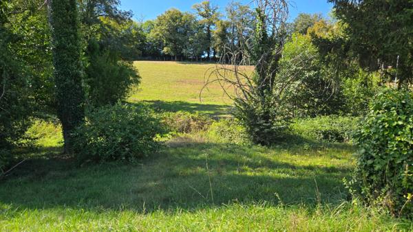 GRANGE A RENOVER + JARDIN + BOIS - CALME ET AUTHENTICITE