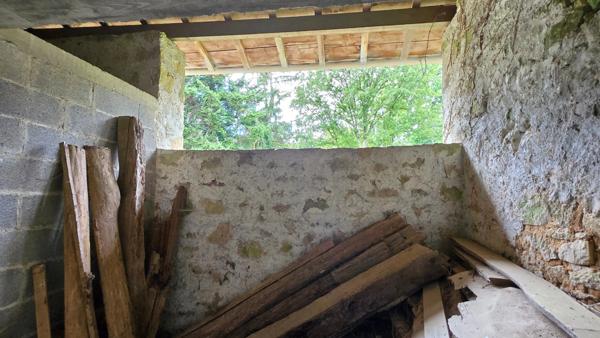 GRANGE A RENOVER + JARDIN + BOIS - CALME ET AUTHENTICITE