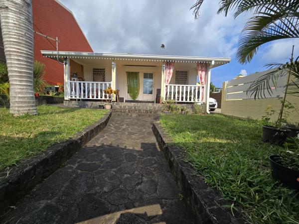 INVESTISSEMENT PREMIUM : Ensemble Immobilier de 6 Lots d'appartements + Maison individuelle