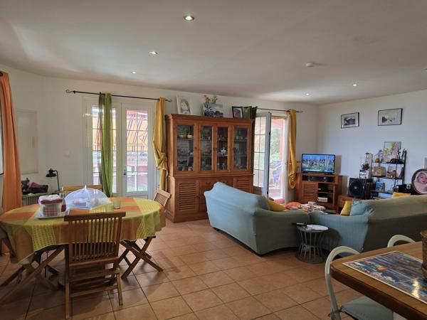 INVESTISSEMENT PREMIUM : Ensemble Immobilier de 6 Lots d'appartements + Maison individuelle