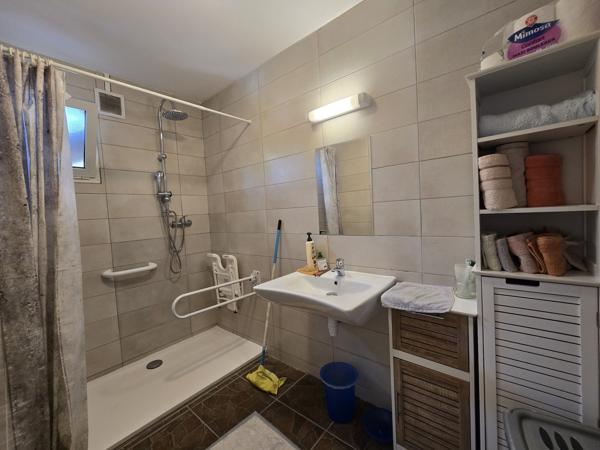 INVESTISSEMENT PREMIUM : Ensemble Immobilier de 6 Lots d'appartements + Maison individuelle