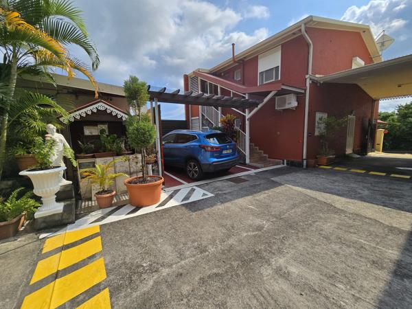 INVESTISSEMENT PREMIUM : Ensemble Immobilier de 6 Lots d'appartements + Maison individuelle
