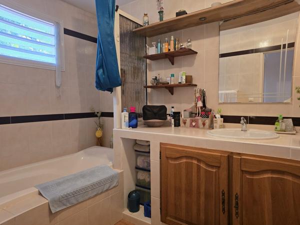 INVESTISSEMENT PREMIUM : Ensemble Immobilier de 6 Lots d'appartements + Maison individuelle