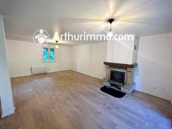 Location                                                      Maison
                        
                     5 pièces                      114 m2                     à Trévoux