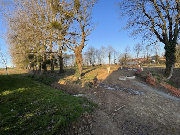 Terrain à Batir à vendre à Châteaugiron en Ille-et-Vilaine (35410), ref : VT167-35018