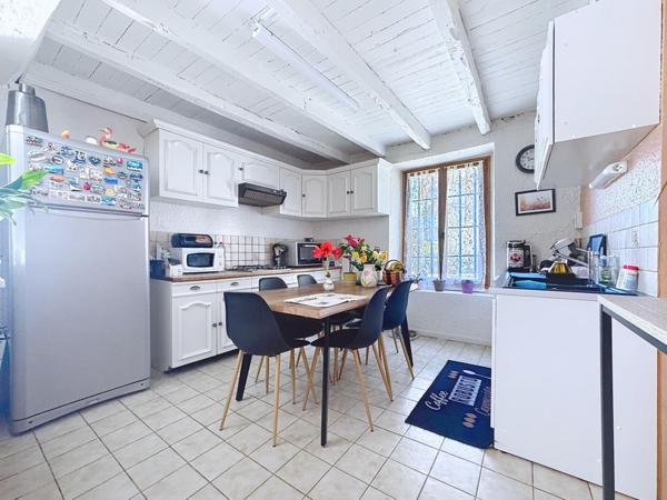 Propriété de caractère avec vue panoramique et fort potentiel d’aménagement