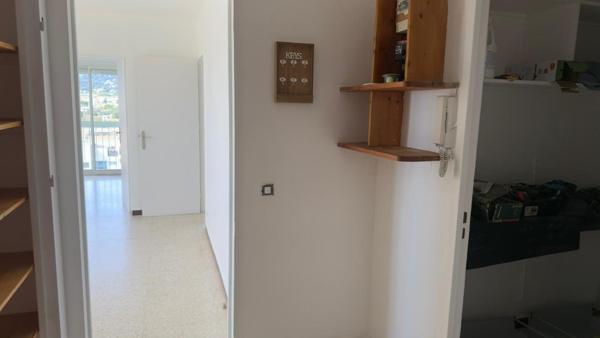 Type 4 avec loggia entièrement fermée d'env.10 M²