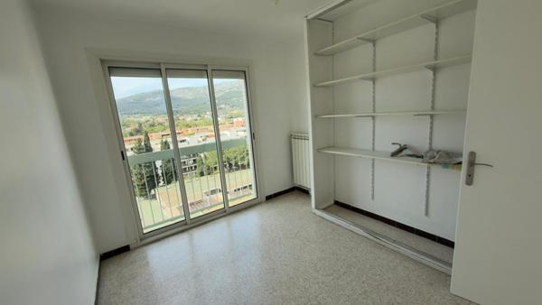 Type 4 avec loggia entièrement fermée d'env.10 M²