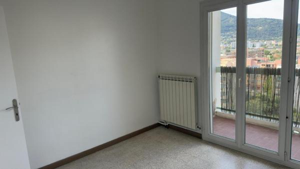 Type 4 avec loggia entièrement fermée d'env.10 M²