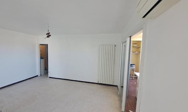 Type 4 avec loggia entièrement fermée d'env.10 M²