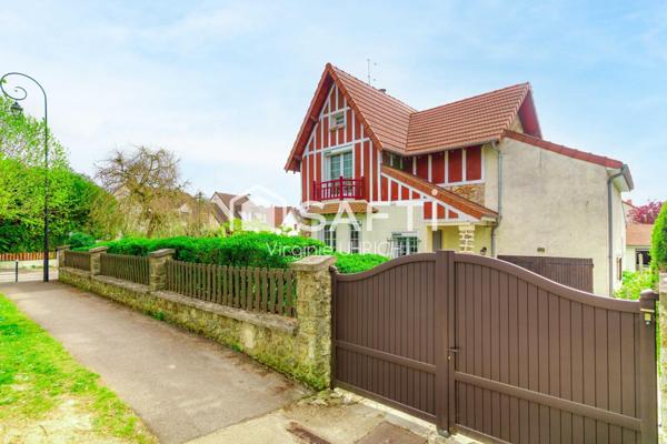 Maison de charme, individuelle,T6 au Mesnil-Saint-Denis, quartier Henriville, avec studio indépendant,avec grands volumes sur vaste terrain, proche du centre ville( à pieds)!