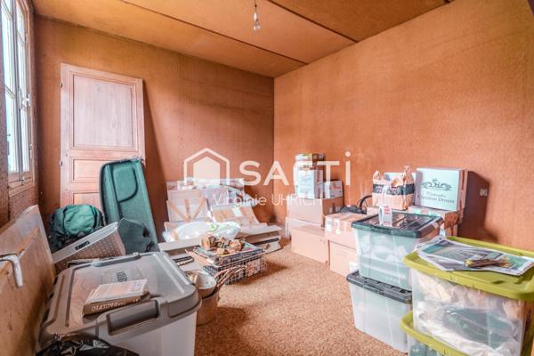 Maison de charme, individuelle,T6 au Mesnil-Saint-Denis, quartier Henriville, avec studio indépendant,avec grands volumes sur vaste terrain, proche du centre ville( à pieds)!