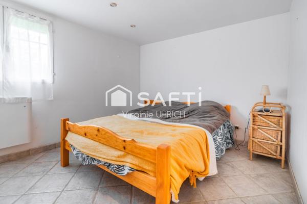 Maison de charme, individuelle,T6 au Mesnil-Saint-Denis, quartier Henriville, avec studio indépendant,avec grands volumes sur vaste terrain, proche du centre ville( à pieds)!