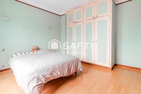 Maison de charme, individuelle,T6 au Mesnil-Saint-Denis, quartier Henriville, avec studio indépendant,avec grands volumes sur vaste terrain, proche du centre ville( à pieds)!