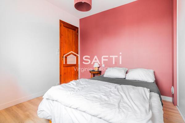Maison de charme, individuelle,T6 au Mesnil-Saint-Denis, quartier Henriville, avec studio indépendant,avec grands volumes sur vaste terrain, proche du centre ville( à pieds)!