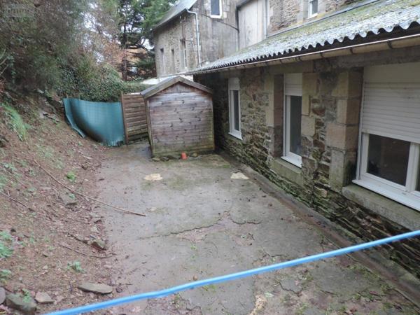 Immeuble à vendre à Belle-Isle-en-Terre dans les Côtes-d'Armor (22810), ref : 22069-1903