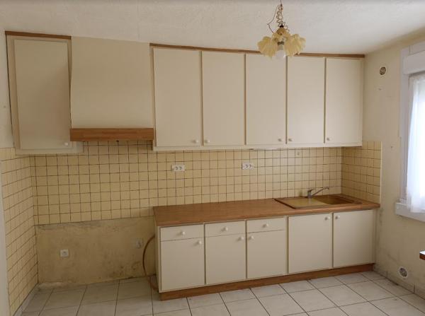 29390 Leuhan maison 4 chambres séjour cuisine 32 m² sur 1600 m² avec hangar de 160 m²