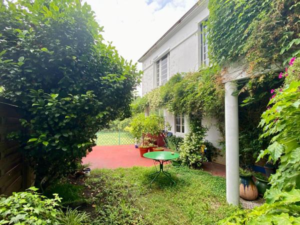 Maison de ville avec terrasse