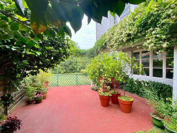 Maison de ville avec terrasse