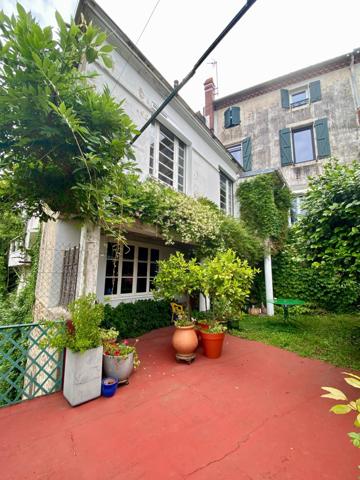 Maison de ville avec terrasse