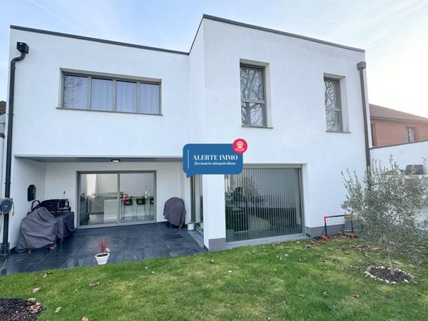 Maison cubique de 2017 de 171 m2, 4 ch, possibilité 5, garage et un jardin