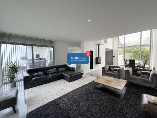 Maison cubique de 2017 de 171 m2, 4 ch, possibilité 5, garage et un jardin