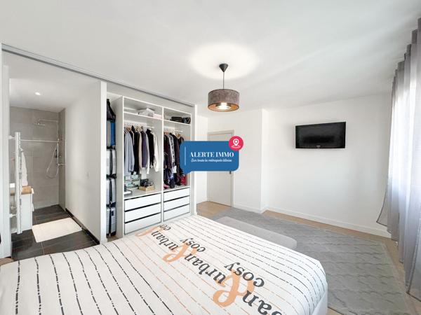 Maison cubique de 2017 de 171 m2, 4 ch, possibilité 5, garage et un jardin