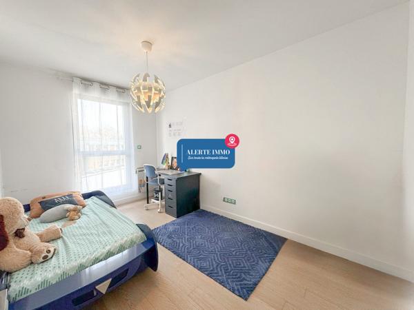 Maison cubique de 2017 de 171 m2, 4 ch, possibilité 5, garage et un jardin