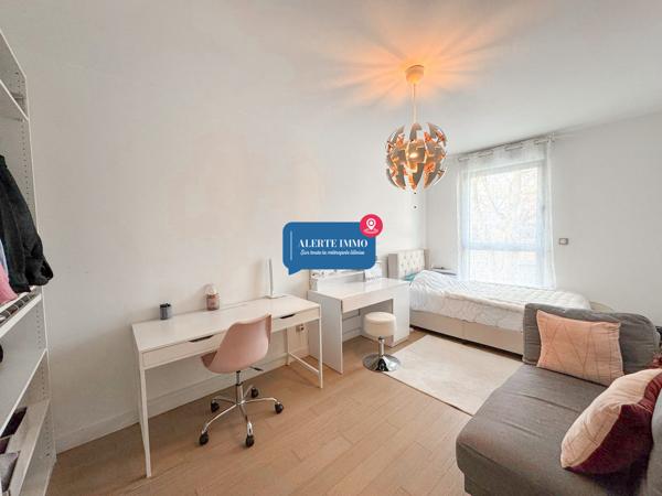 Maison cubique de 2017 de 171 m2, 4 ch, possibilité 5, garage et un jardin
