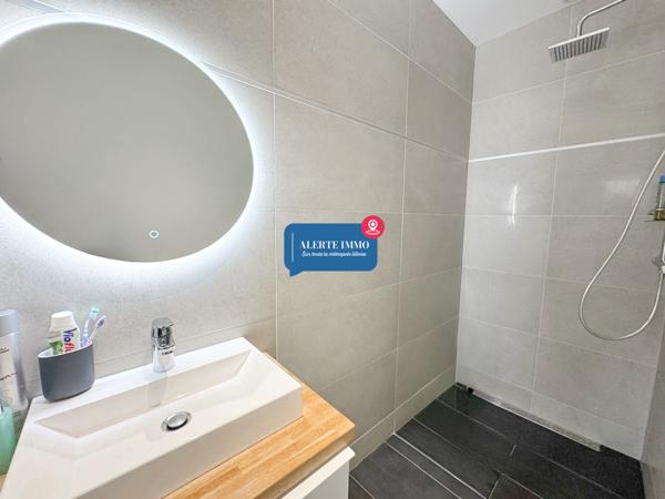 Maison cubique de 2017 de 171 m2, 4 ch, possibilité 5, garage et un jardin