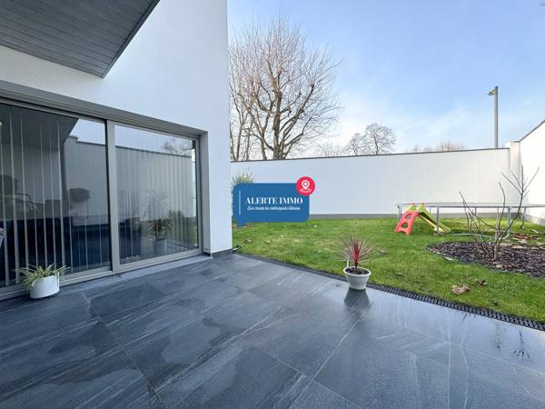Maison cubique de 2017 de 171 m2, 4 ch, possibilité 5, garage et un jardin