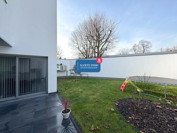 Maison cubique de 2017 de 171 m2, 4 ch, possibilité 5, garage et un jardin