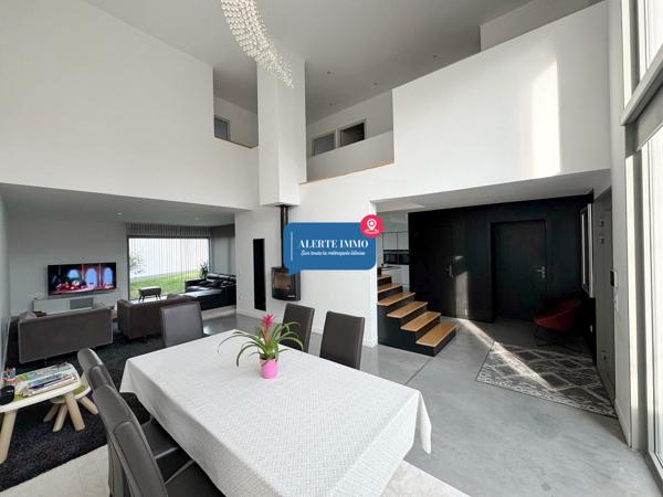 Maison cubique de 2017 de 171 m2, 4 ch, possibilité 5, garage et un jardin