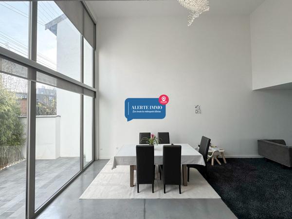 Maison cubique de 2017 de 171 m2, 4 ch, possibilité 5, garage et un jardin