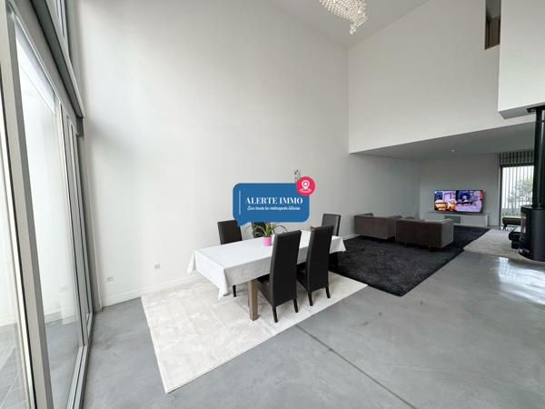 Maison cubique de 2017 de 171 m2, 4 ch, possibilité 5, garage et un jardin