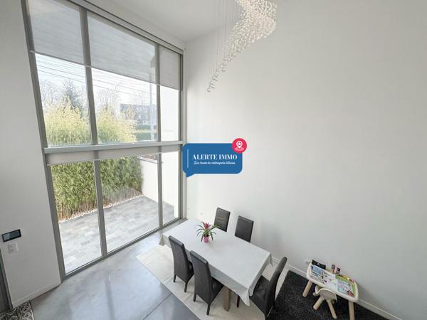 Maison cubique de 2017 de 171 m2, 4 ch, possibilité 5, garage et un jardin