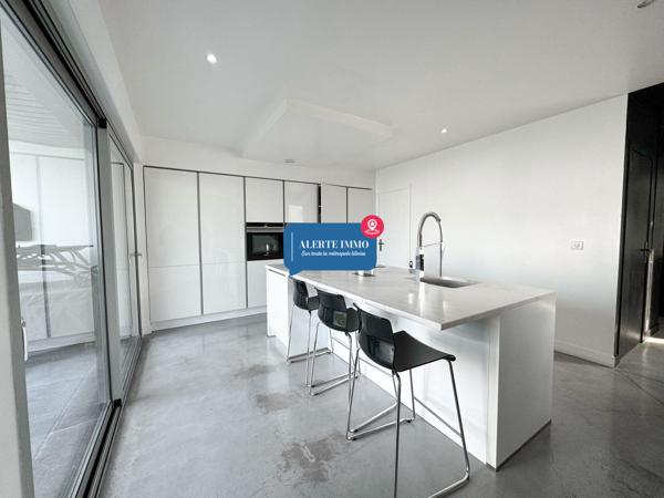 Maison cubique de 2017 de 171 m2, 4 ch, possibilité 5, garage et un jardin