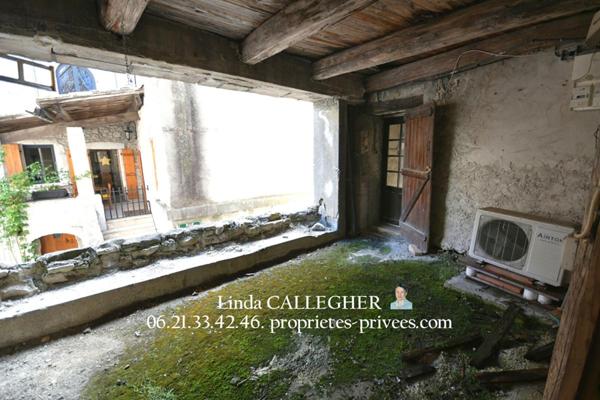 jolie Maison de village en pierre et ruine attenante  à faire revivre