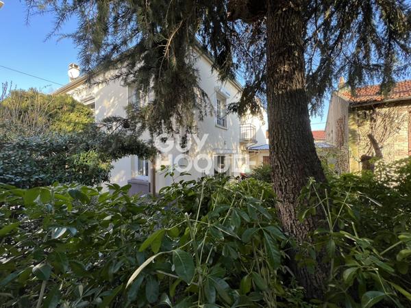 Maison à vendre de 8 pièces de 260 m² au sol avec appartement 2 pièces entrée indépendante