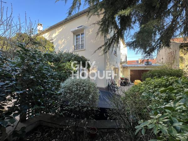 Maison à vendre de 8 pièces de 260 m² au sol avec appartement 2 pièces entrée indépendante
