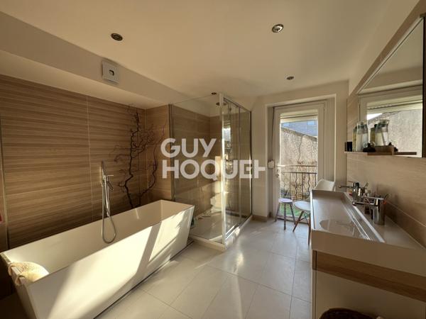 Maison à vendre de 8 pièces de 260 m² au sol avec appartement 2 pièces entrée indépendante