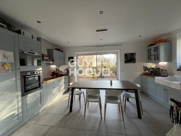 Maison à vendre de 8 pièces de 260 m² au sol avec appartement 2 pièces entrée indépendante