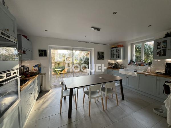 Maison à vendre de 8 pièces de 260 m² au sol avec appartement 2 pièces entrée indépendante